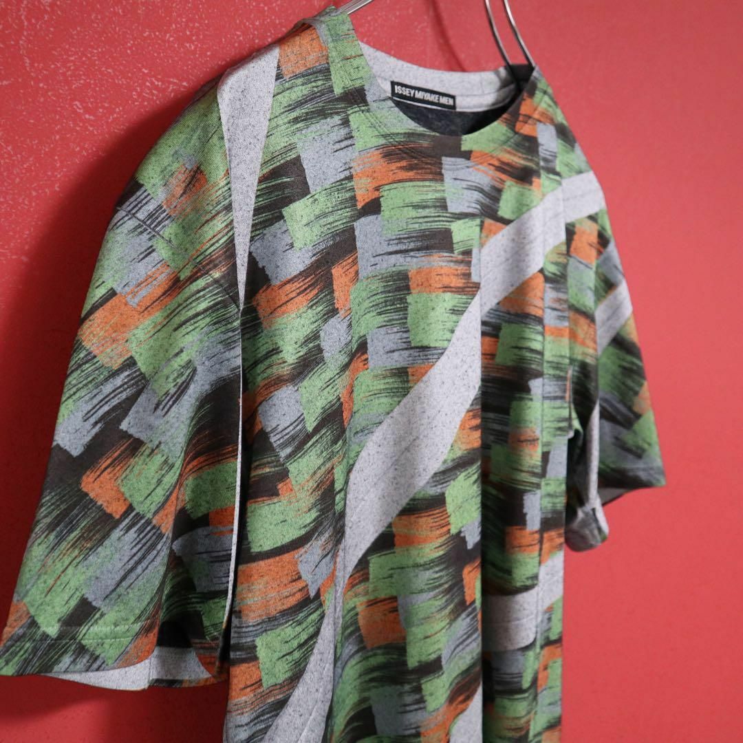 ISSEY MIYAKE(イッセイミヤケ)の【極美品】ISSEY MIYAKE プリーツ 総柄 デザイン グレー Tシャツ メンズのトップス(Tシャツ/カットソー(半袖/袖なし))の商品写真