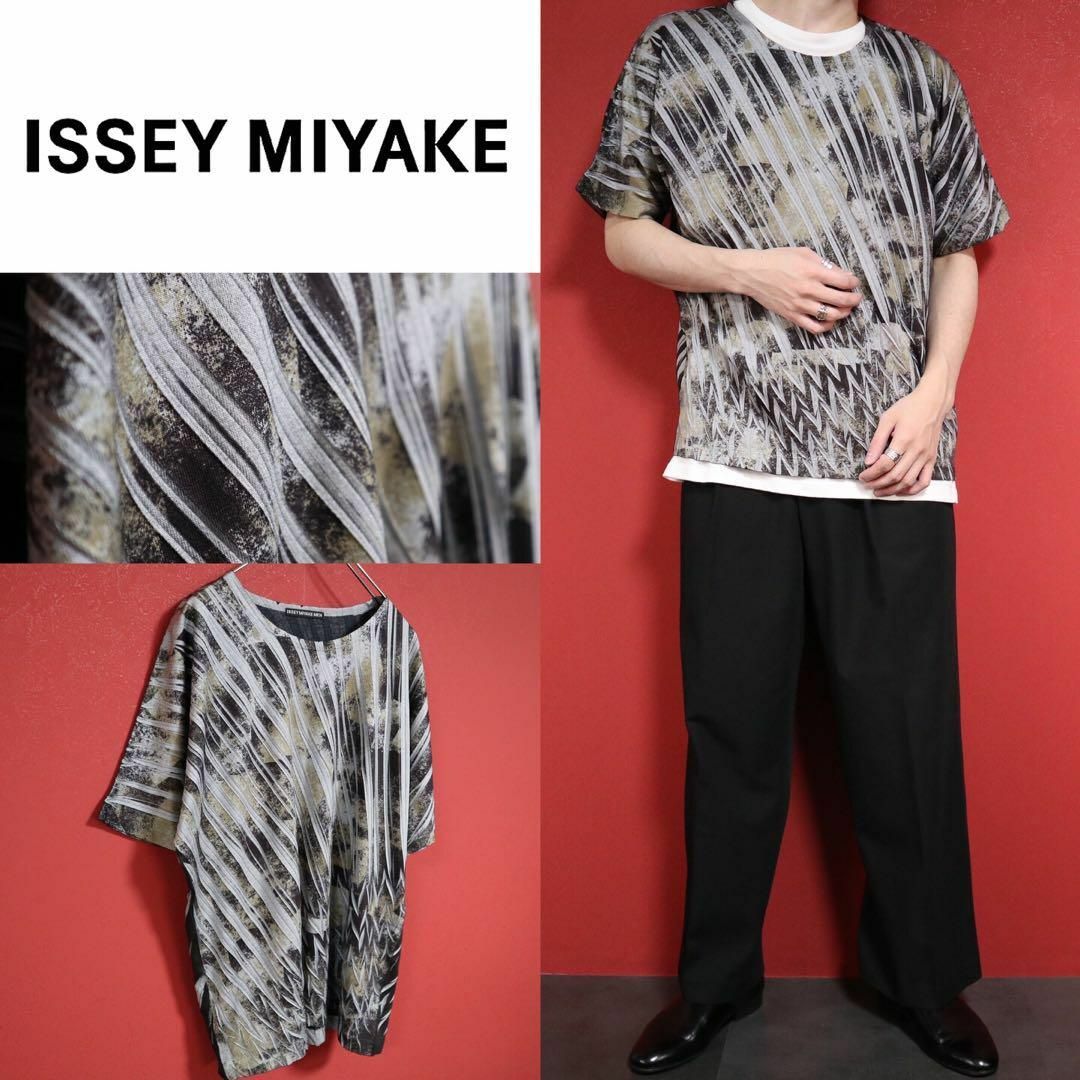 ISSEY MIYAKE(イッセイミヤケ)の【極美品】ISSEY MIYAKE MEN 斜めプリーツデザイン 総柄 Tシャツ メンズのトップス(Tシャツ/カットソー(半袖/袖なし))の商品写真