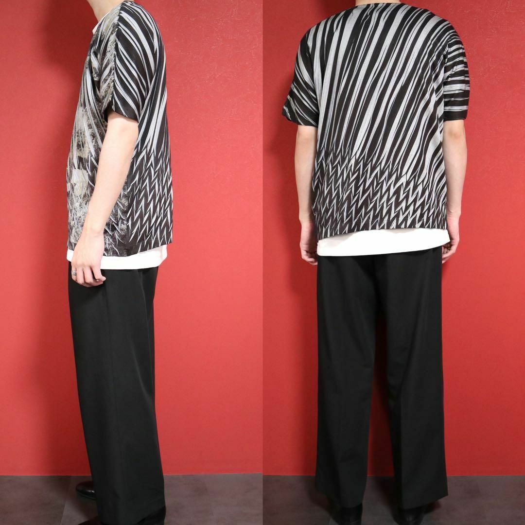 ISSEY MIYAKE(イッセイミヤケ)の【極美品】ISSEY MIYAKE MEN 斜めプリーツデザイン 総柄 Tシャツ メンズのトップス(Tシャツ/カットソー(半袖/袖なし))の商品写真