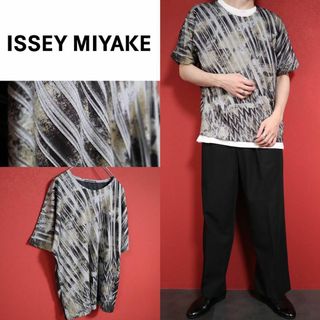 イッセイミヤケ(ISSEY MIYAKE)の【極美品】ISSEY MIYAKE MEN 斜めプリーツデザイン 総柄 Tシャツ(Tシャツ/カットソー(半袖/袖なし))