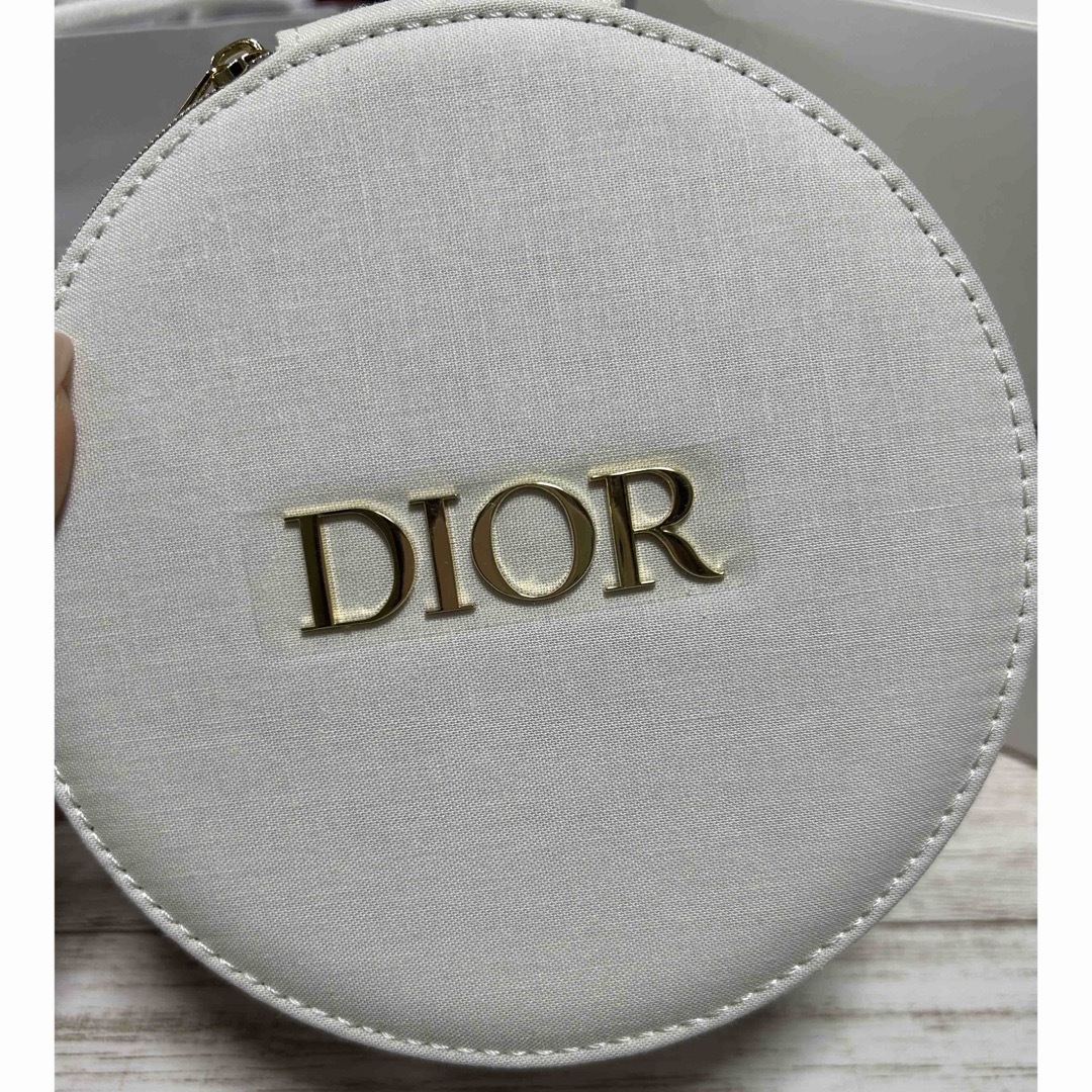 Dior(ディオール)のDior バニティポーチ　(ホワイト) エンタメ/ホビーのコレクション(ノベルティグッズ)の商品写真