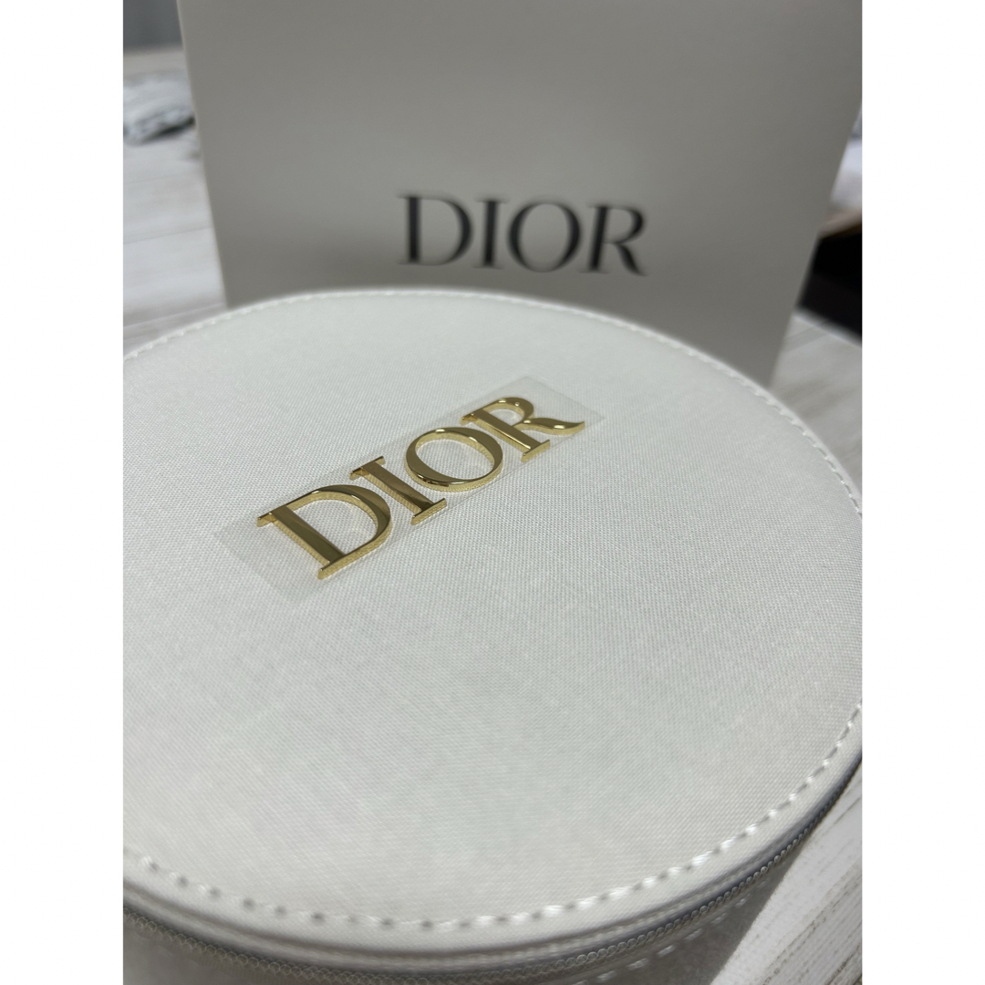 Dior(ディオール)のDior バニティポーチ　(ホワイト) エンタメ/ホビーのコレクション(ノベルティグッズ)の商品写真