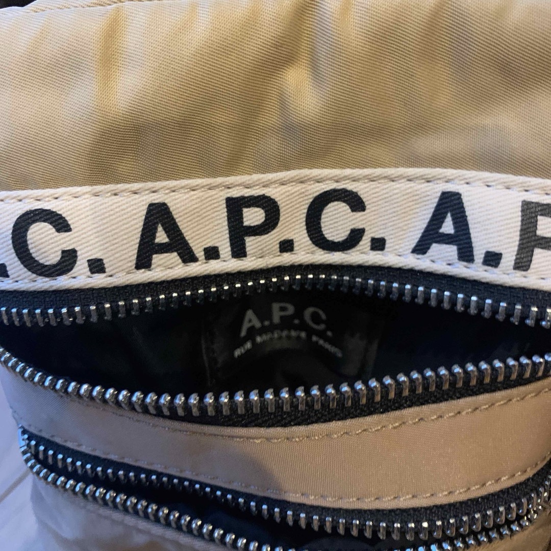 A.P.C(アーペーセー)のA.P.C. アーペーセー バッグ サコッシュ ショルダーバッグ レディースのバッグ(ショルダーバッグ)の商品写真