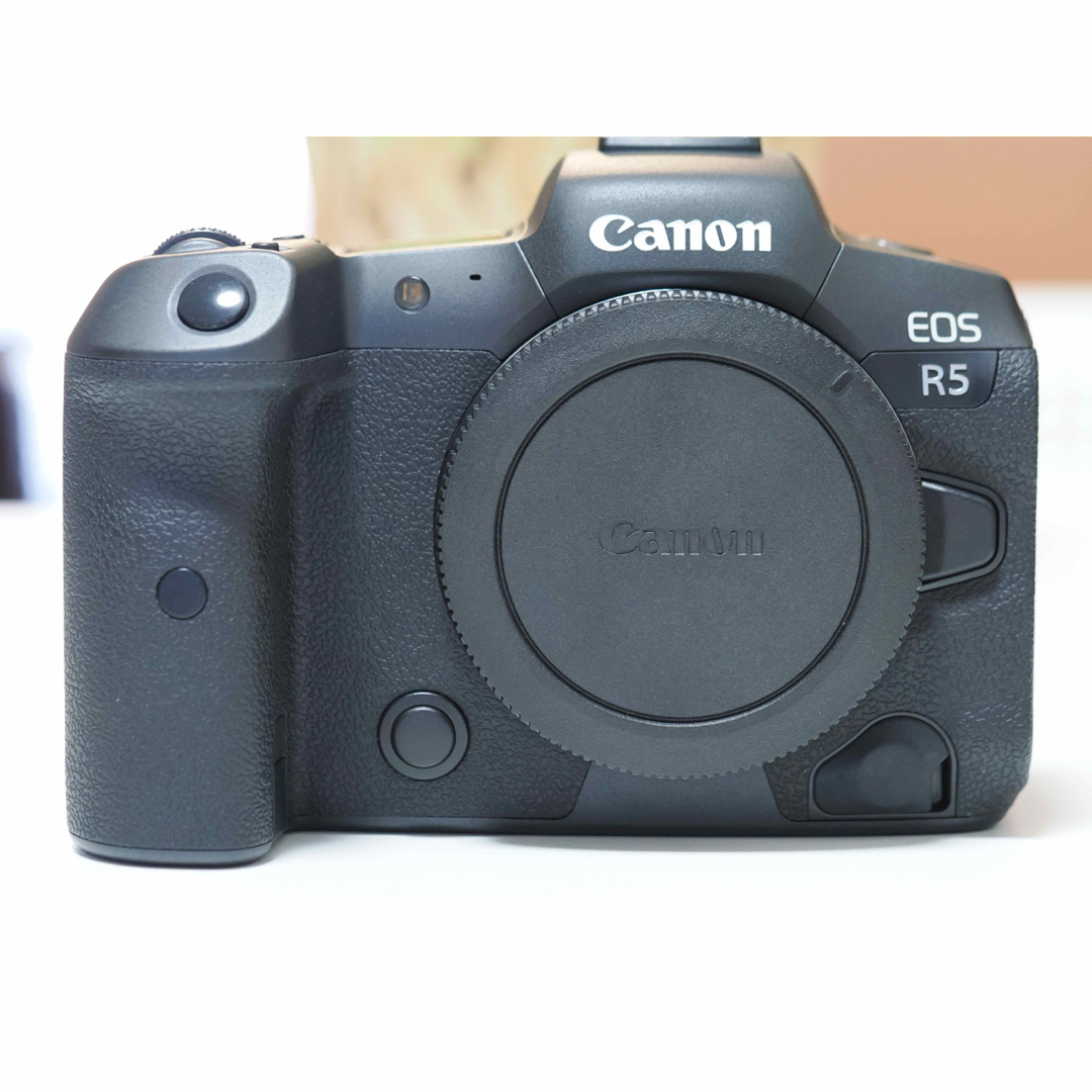 Canon(キヤノン)のCANON キヤノン  EOS R5 ボディ スマホ/家電/カメラのカメラ(ミラーレス一眼)の商品写真