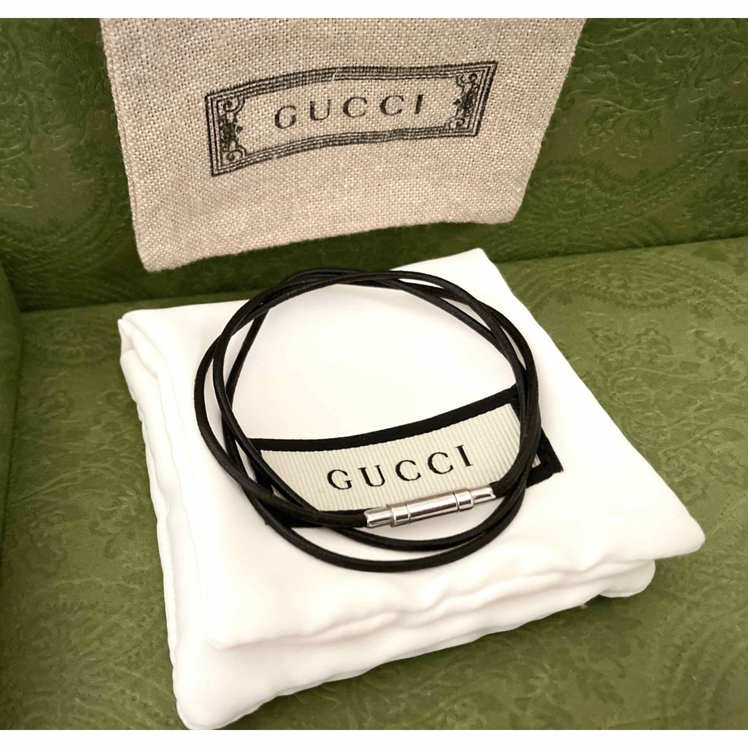 Gucci(グッチ)の正規品 グッチ レザーチョーカー/革紐/ネックレス ブラック×シルバー(50cm レディースのアクセサリー(ネックレス)の商品写真