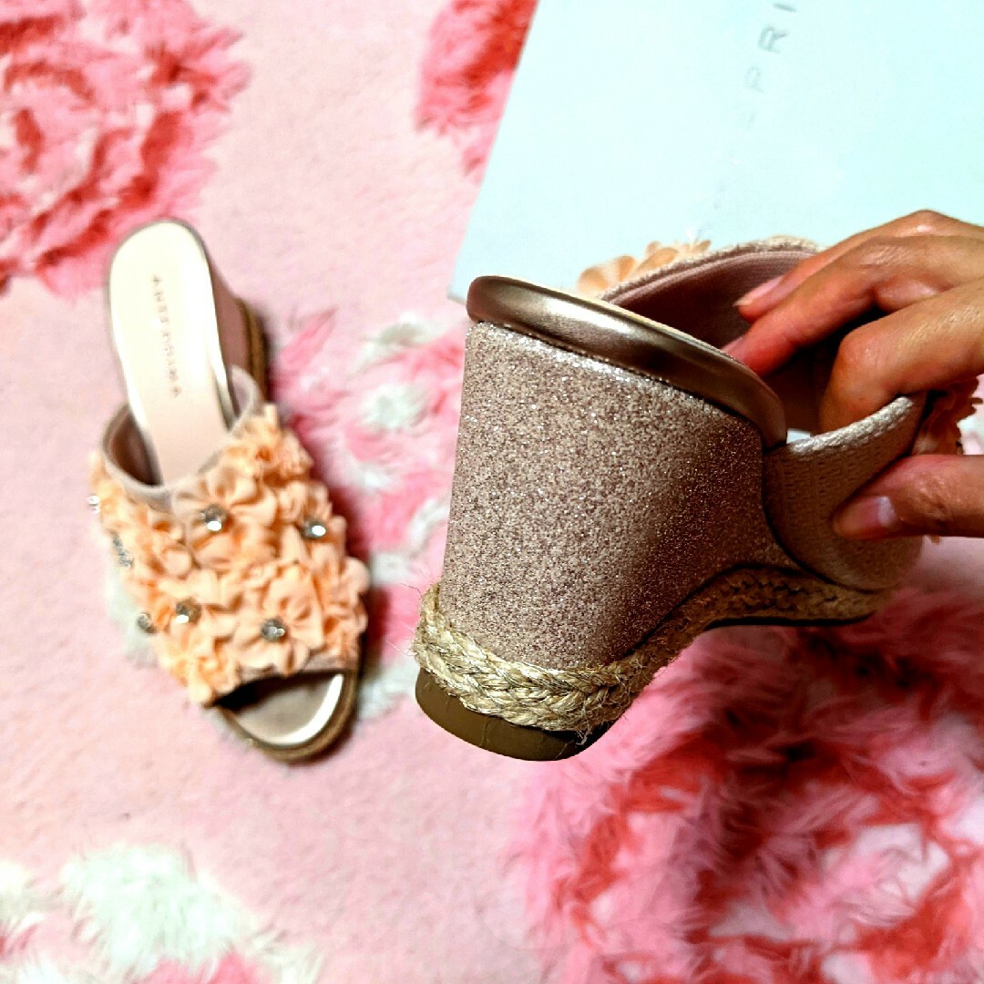 ANTEPRIMA(アンテプリマ)のアンテプリマ♥美品♥ピンク♥花柄&キラキラ♥ビジュー付き♥サンダル レディースの靴/シューズ(サンダル)の商品写真