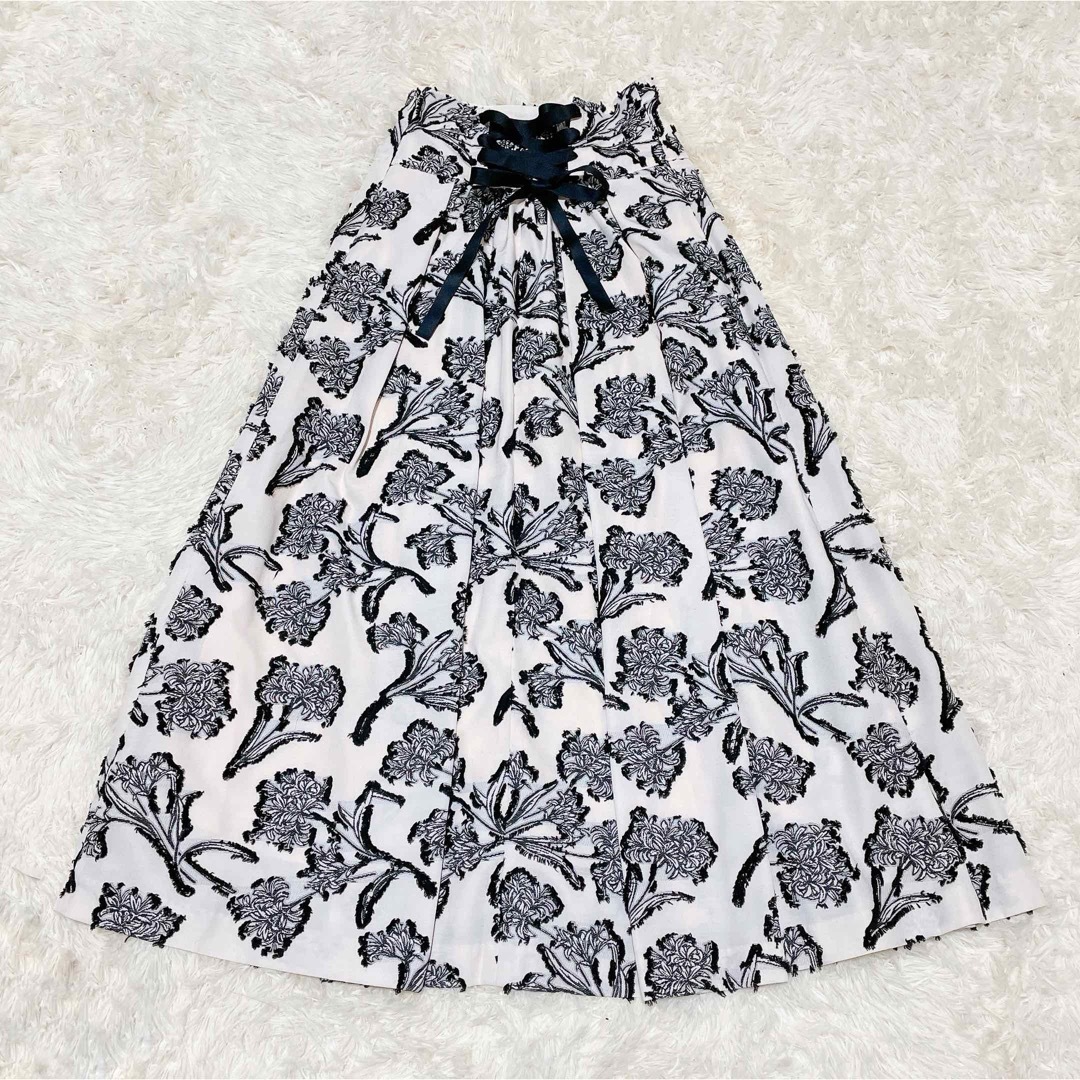 Lily Brown(リリーブラウン)のLILY BROWN ジャガードコルセットスカート　白黒　サイズ1 レディースのスカート(ロングスカート)の商品写真