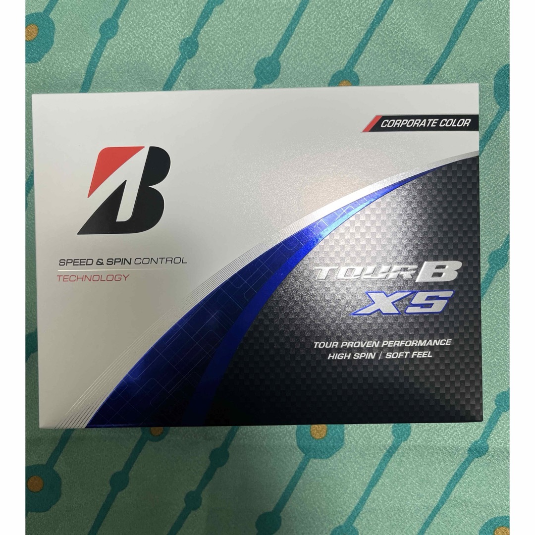 BRIDGESTONE(ブリヂストン)の2ダース　2024 TOUR B XS  コーポレートカラー  日本版 スポーツ/アウトドアのゴルフ(その他)の商品写真