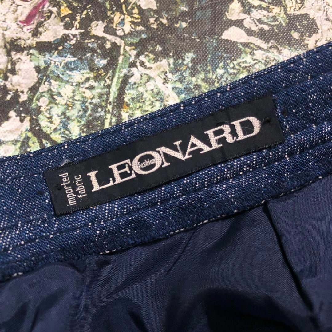 LEONARD(レオナール)のレオナール-LEONARD-シルクタイトデニムスカート レディースのスカート(ひざ丈スカート)の商品写真
