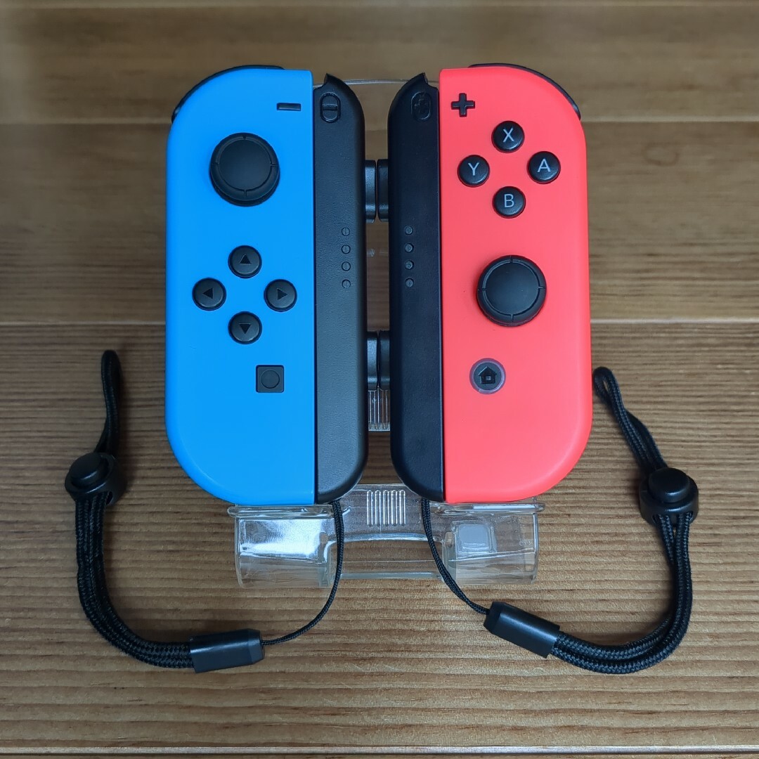 Nintendo Switch(ニンテンドースイッチ)の【中古】switch Joy-Con  L・Rセット エンタメ/ホビーのゲームソフト/ゲーム機本体(その他)の商品写真