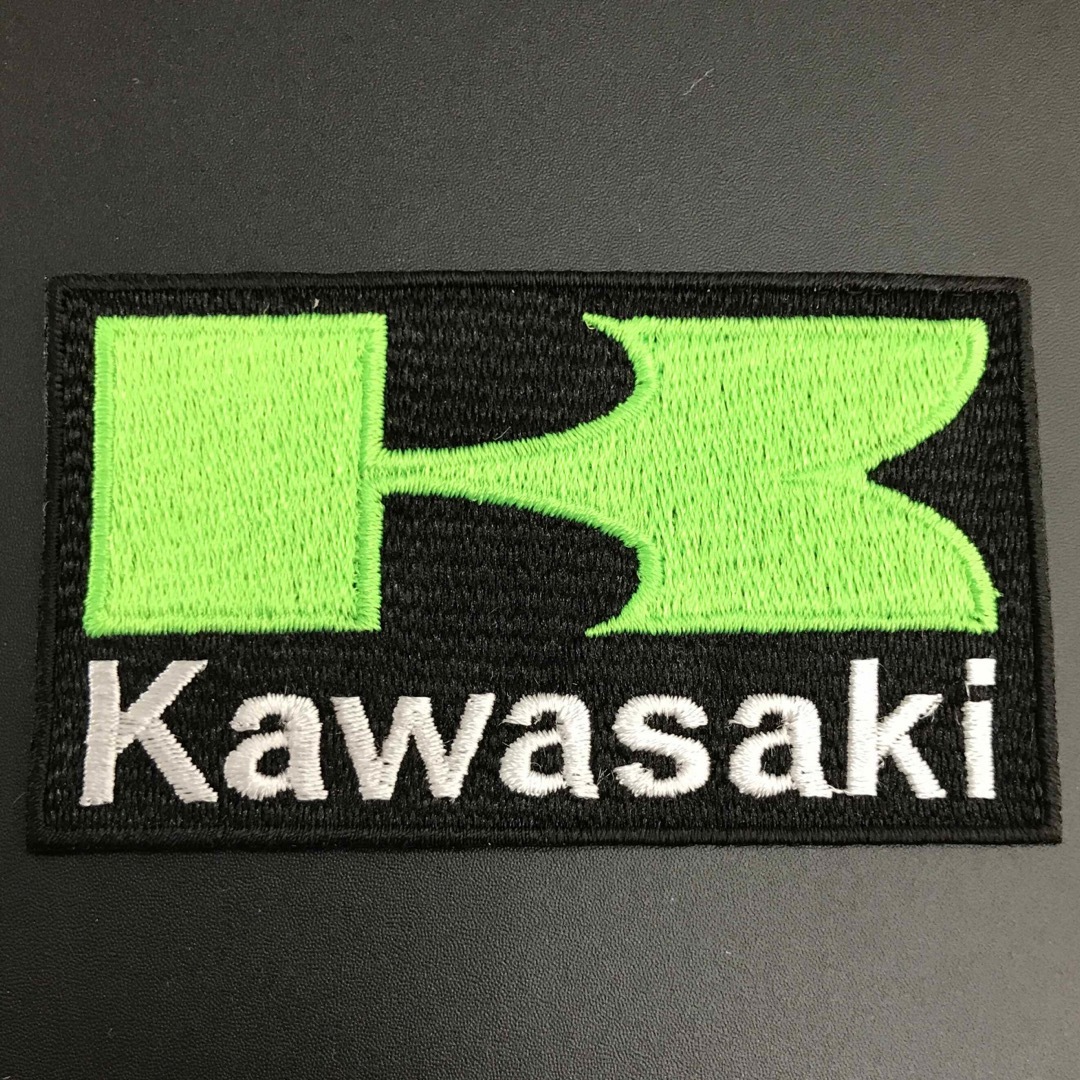 カワサキ(カワサキ)の蛍光緑 KAWASAKI カワサキロゴ アイロンワッペン 83×47mm 21 メンズの帽子(その他)の商品写真