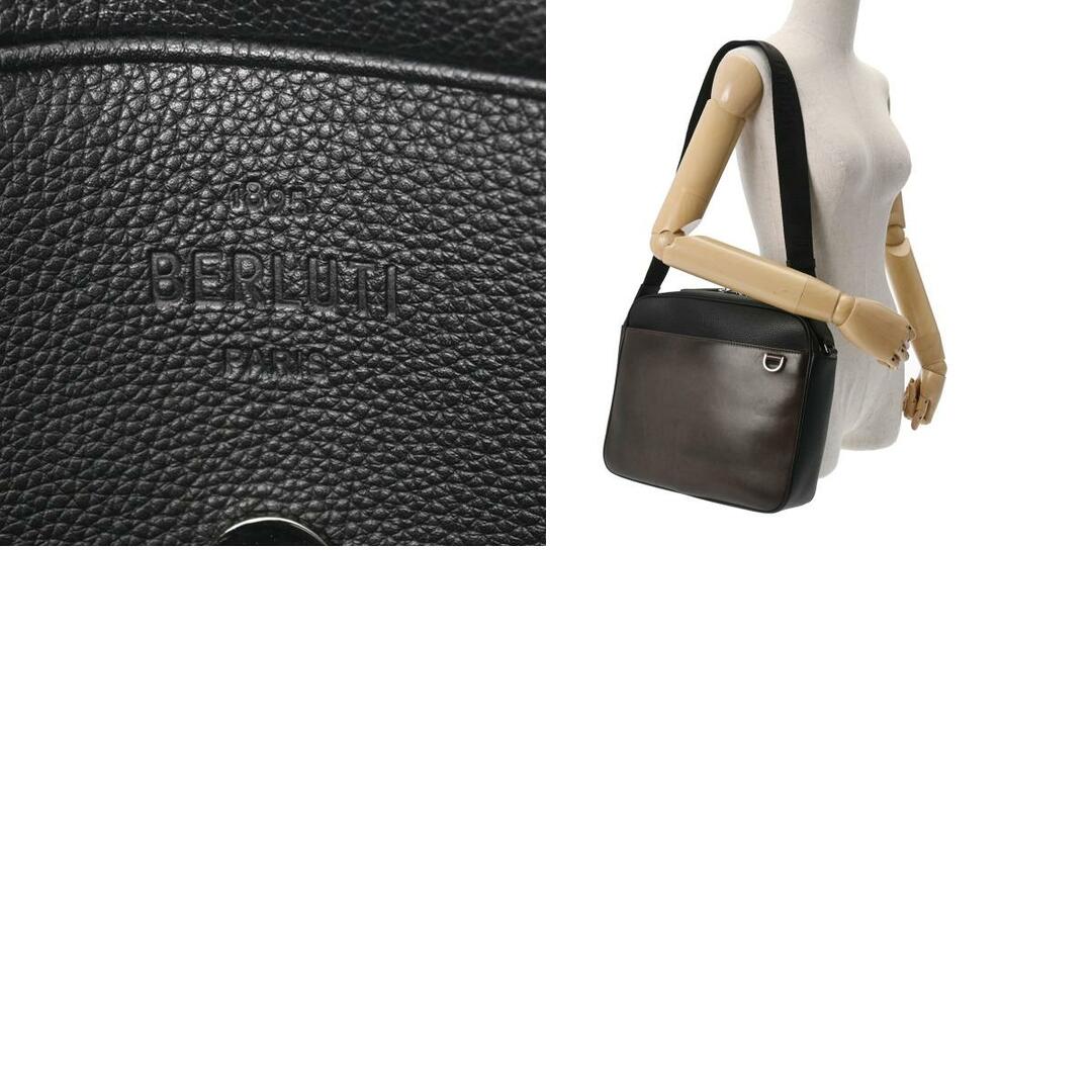Berluti(ベルルッティ)のベルルッティ  メッセンジャーバッグ ショルダーバッグ 黒/ダークブラウン メンズのバッグ(ショルダーバッグ)の商品写真