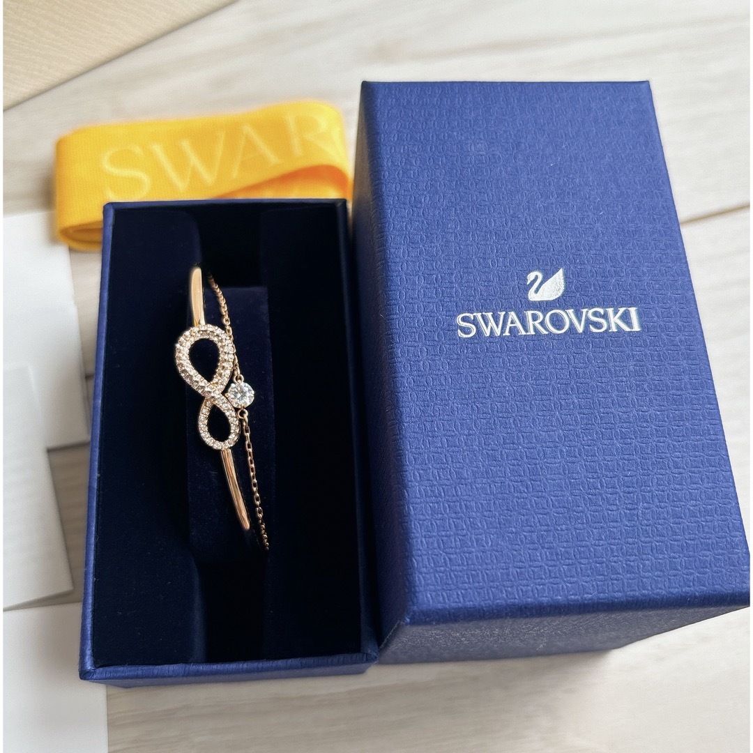 SWAROVSKI(スワロフスキー)のSWAROVSKI Infinity バングル ローズゴールド　長尾謙杜着用 レディースのアクセサリー(ブレスレット/バングル)の商品写真