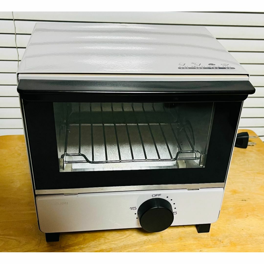 KOIZUMI(コイズミ)のオーブントースター KOS-07BK-W コンパクト スマホ/家電/カメラの調理家電(ホームベーカリー)の商品写真