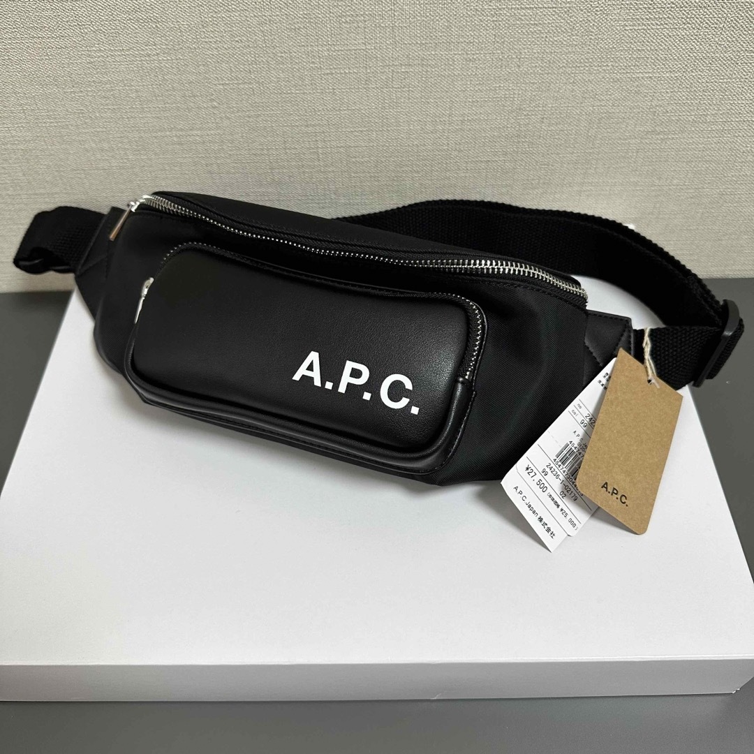 A.P.C(アーペーセー)のA.P.C. ヒップバッグ banane camden ポシェット ブラック メンズのバッグ(ボディーバッグ)の商品写真