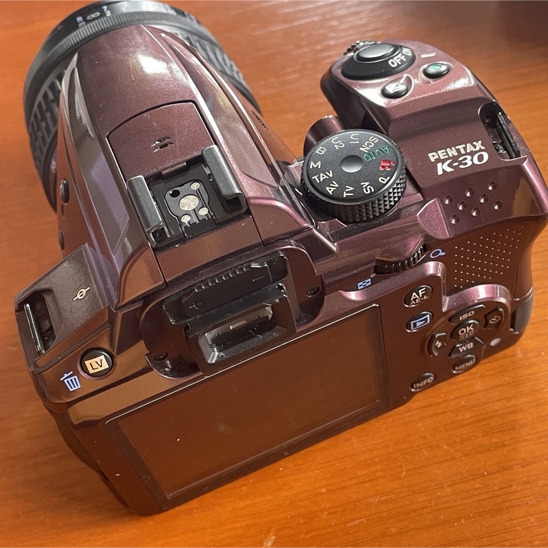 PENTAX(ペンタックス)のペンタックス　PENTAX K-30 ズームレンズキット　限定カラー　実用中古品 スマホ/家電/カメラのカメラ(デジタル一眼)の商品写真