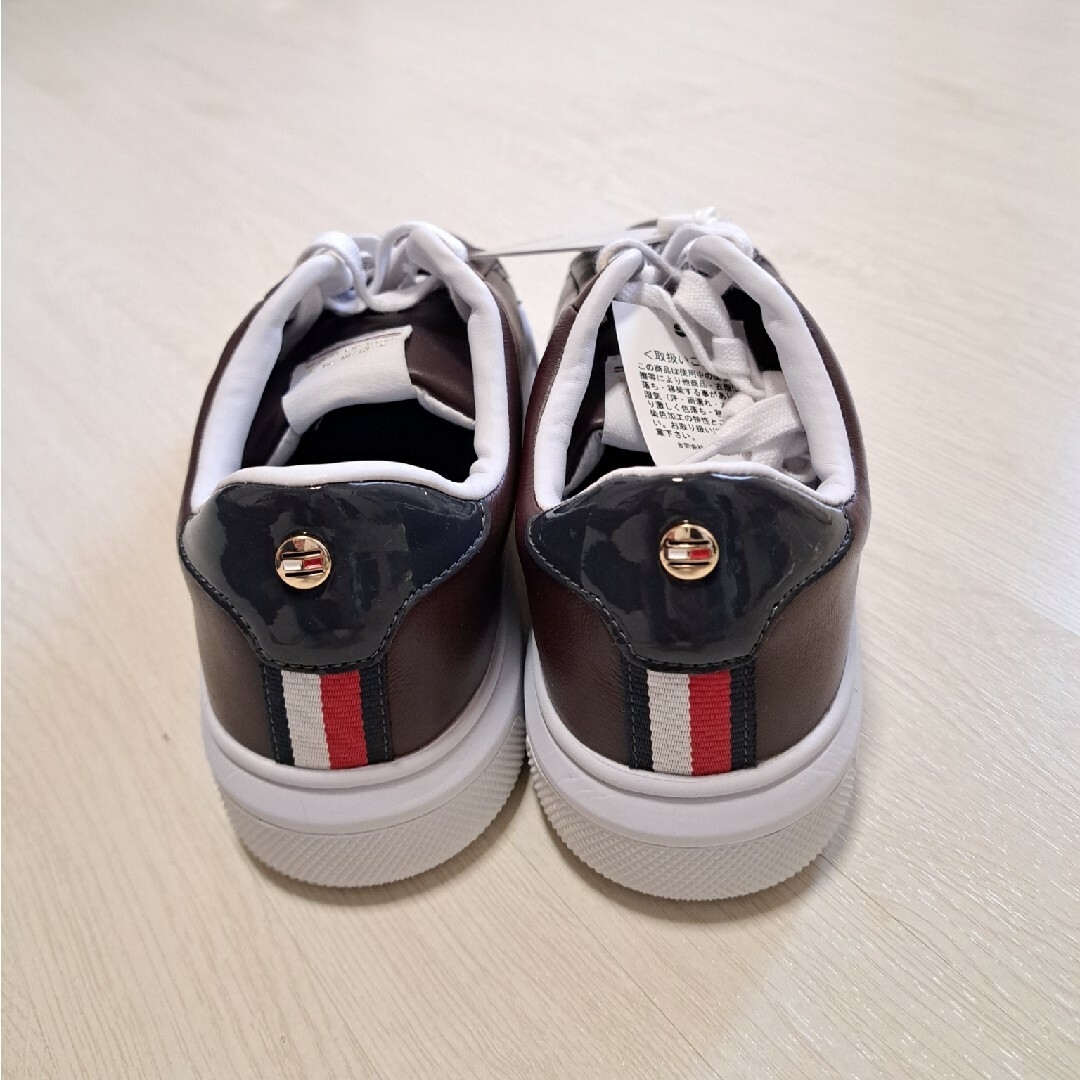 TOMMY HILFIGER(トミーヒルフィガー)のTOMMY HILFIGER　未使用　レザースニーカー　24 24.5 レディースの靴/シューズ(スニーカー)の商品写真