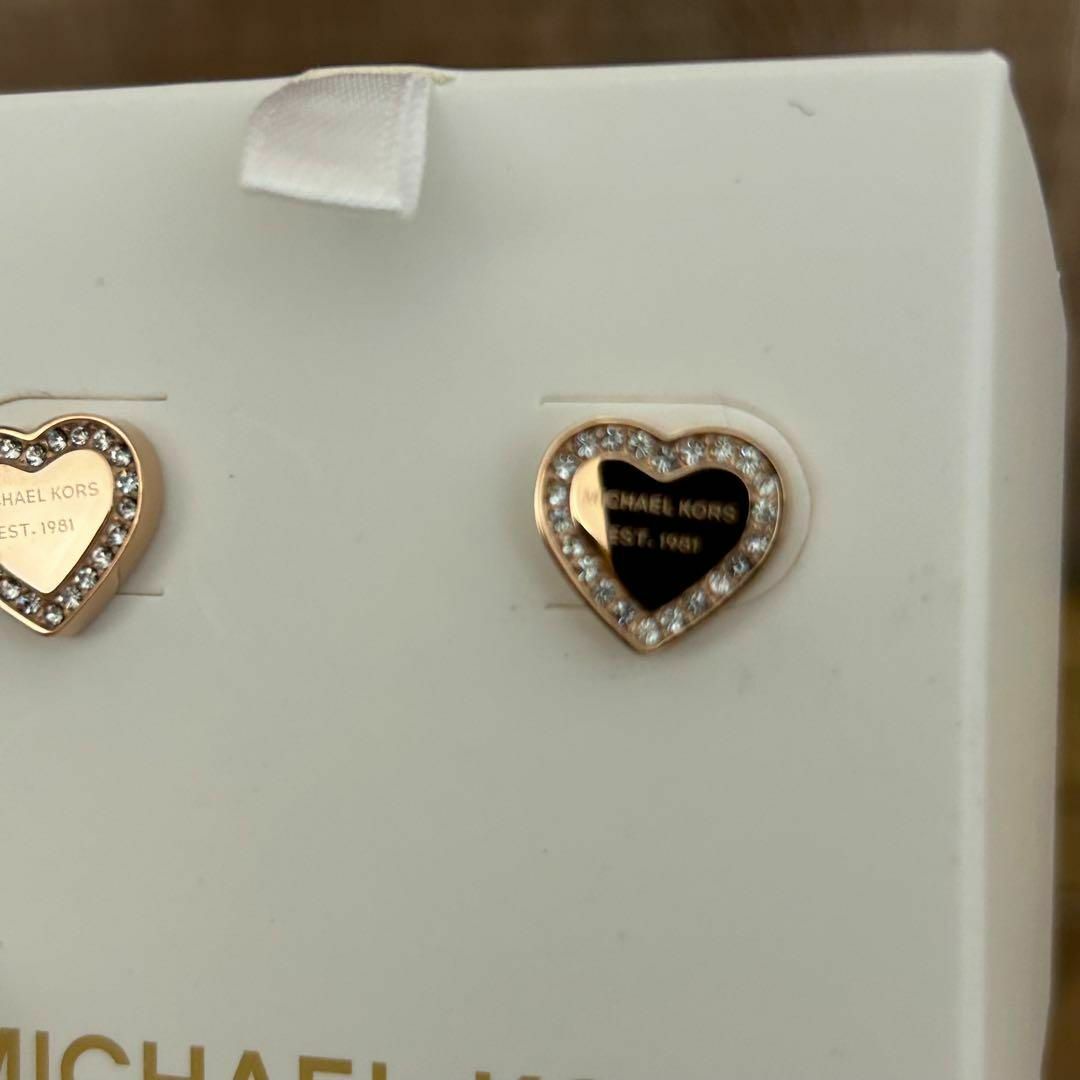 Michael Kors(マイケルコース)の【新品未使用】 MICHAEL KORS パヴェ ハート スタッド ピアスRGD レディースのアクセサリー(ピアス)の商品写真