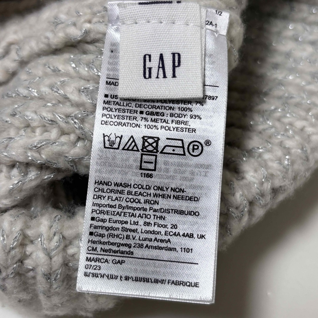 GAP(ギャップ)のGAP  ニット帽　ビーニー ボンボン付き　ラメ入り キャップ　帽子 レディースの帽子(ニット帽/ビーニー)の商品写真