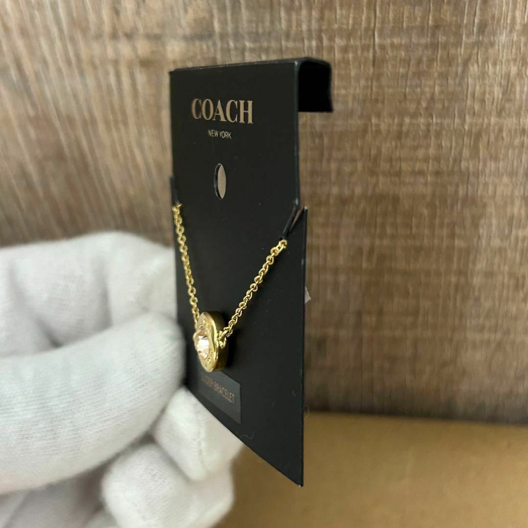 COACH(コーチ)の【新品未使用】 Coach コーチ オープンサークルストーン ブレスレットGLD レディースのアクセサリー(ブレスレット/バングル)の商品写真