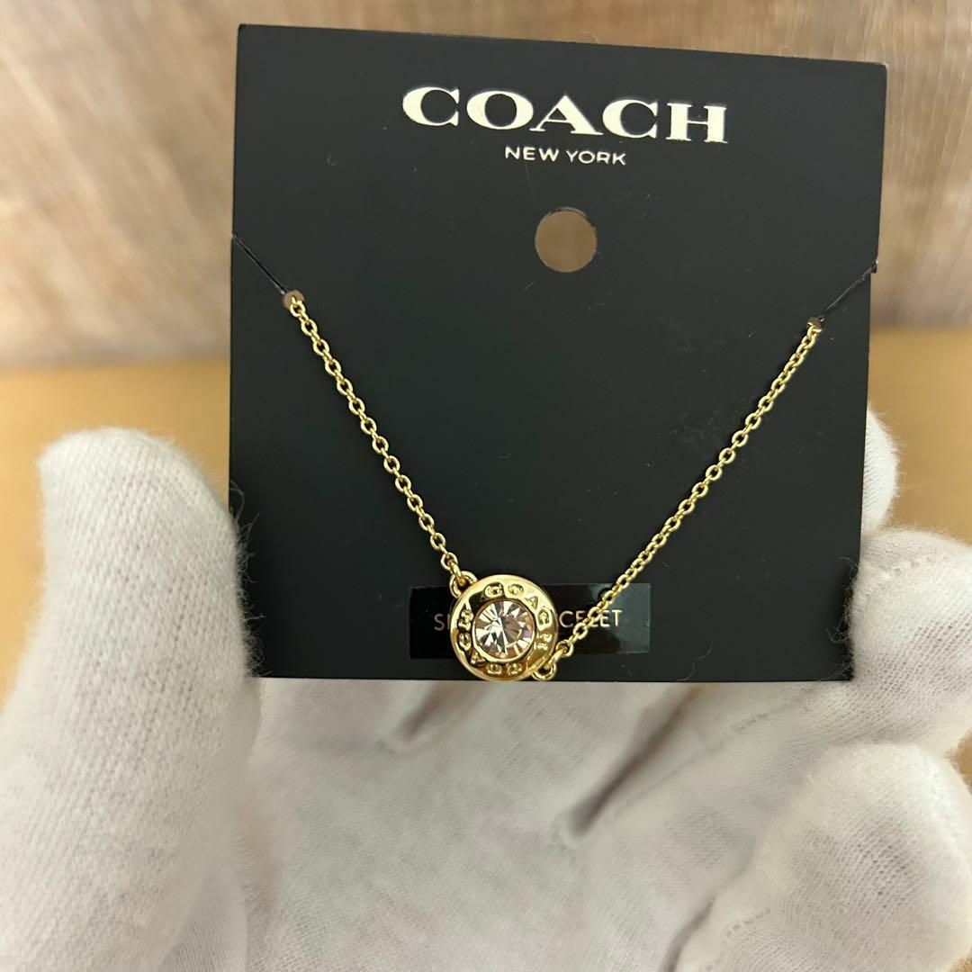 COACH(コーチ)の【新品未使用】 Coach コーチ オープンサークルストーン ブレスレットGLD レディースのアクセサリー(ブレスレット/バングル)の商品写真