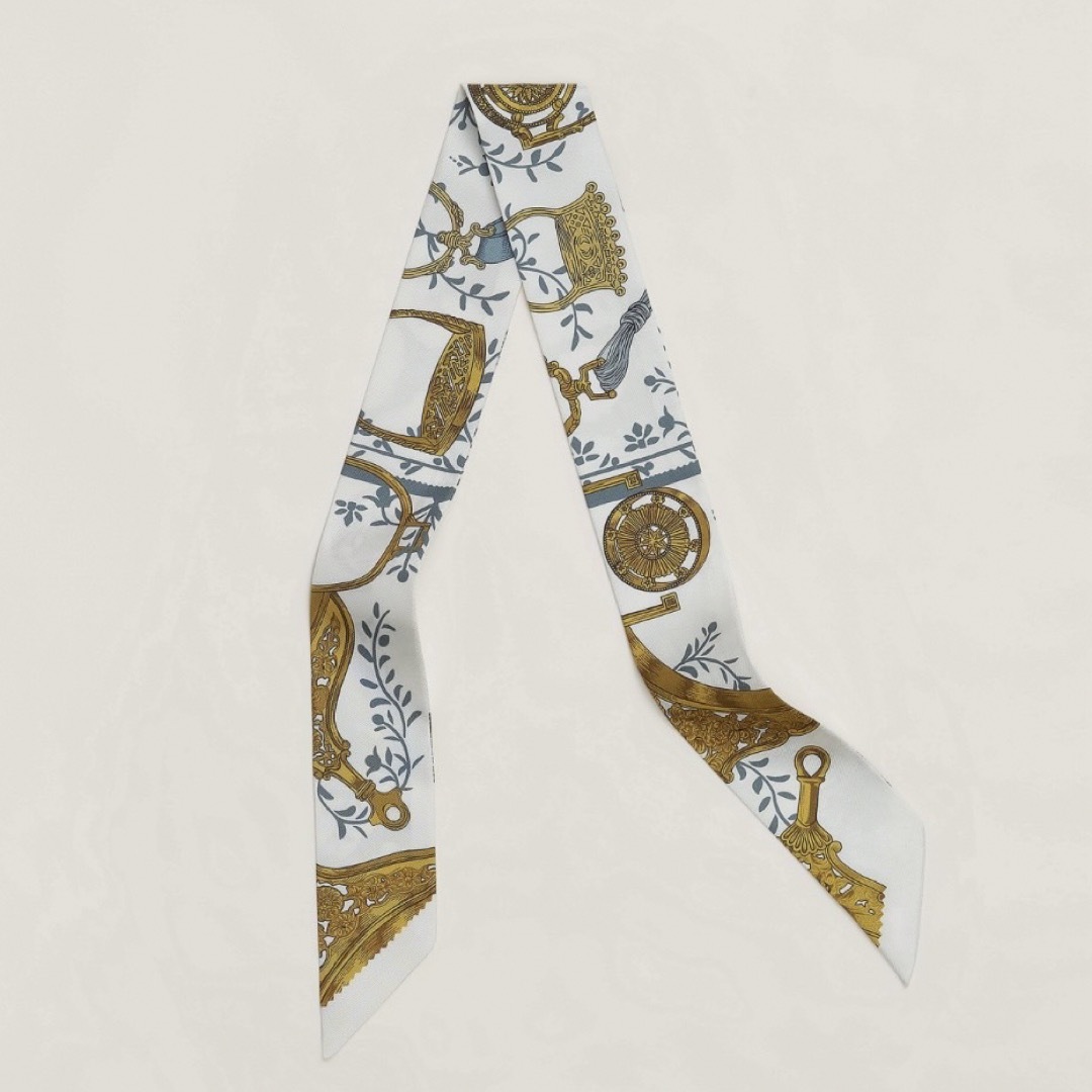 Hermes(エルメス)の新品・2024SS　エルメス　ツイリー　鐙リミックス　ホワイト レディースのファッション小物(バンダナ/スカーフ)の商品写真