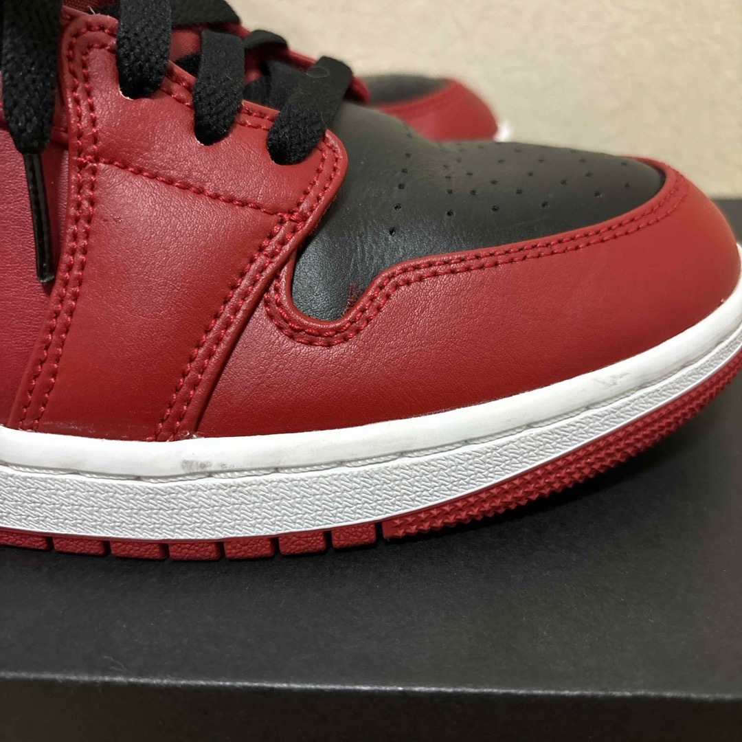 NIKE(ナイキ)のNike Air Jordan 1 Mid Reverse Bred メンズの靴/シューズ(スニーカー)の商品写真