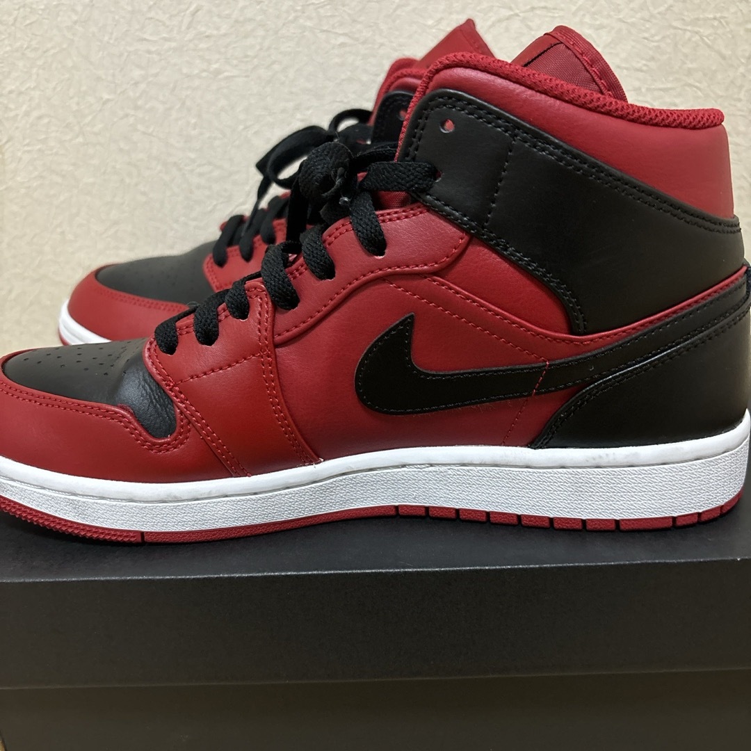 NIKE(ナイキ)のNike Air Jordan 1 Mid Reverse Bred メンズの靴/シューズ(スニーカー)の商品写真