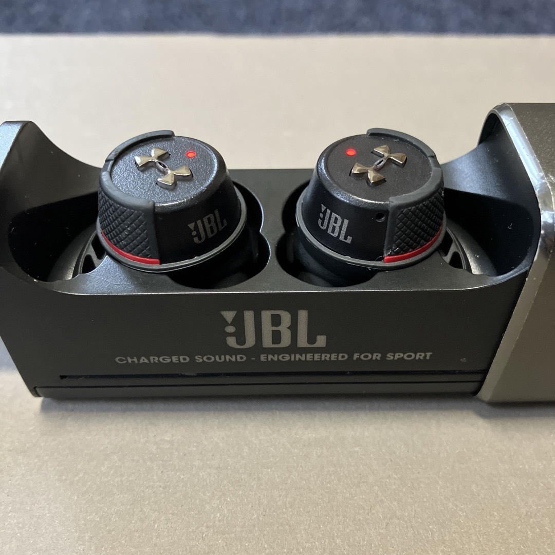 UNDER ARMOUR(アンダーアーマー)のJBL 完全ワイヤレスイヤホン UA SPORT WIRELESS FLASH スマホ/家電/カメラのオーディオ機器(ヘッドフォン/イヤフォン)の商品写真