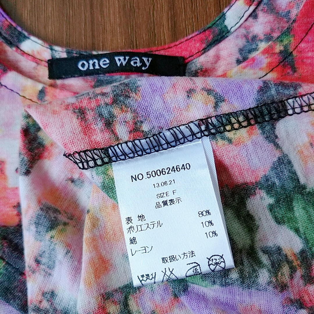 one*way(ワンウェイ)のoneway 花柄タンクトップ レディースのトップス(タンクトップ)の商品写真