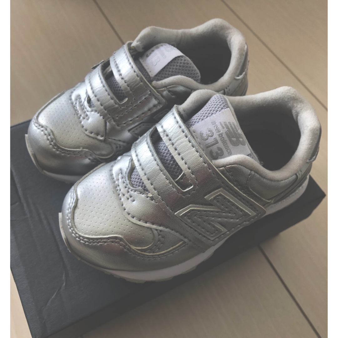 New Balance(ニューバランス)の【新品未使用】New Balance  13㎝　シルバー　 キッズ/ベビー/マタニティのベビー靴/シューズ(~14cm)(スニーカー)の商品写真