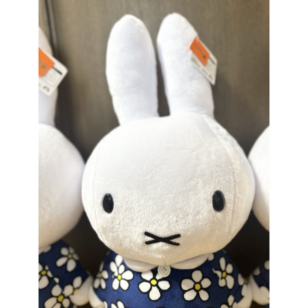 miffy(ミッフィー)の【新品】ミッフィー ぬいぐるみ 特大サイズ おたんじょうび GRAN +57cm エンタメ/ホビーのおもちゃ/ぬいぐるみ(ぬいぐるみ)の商品写真