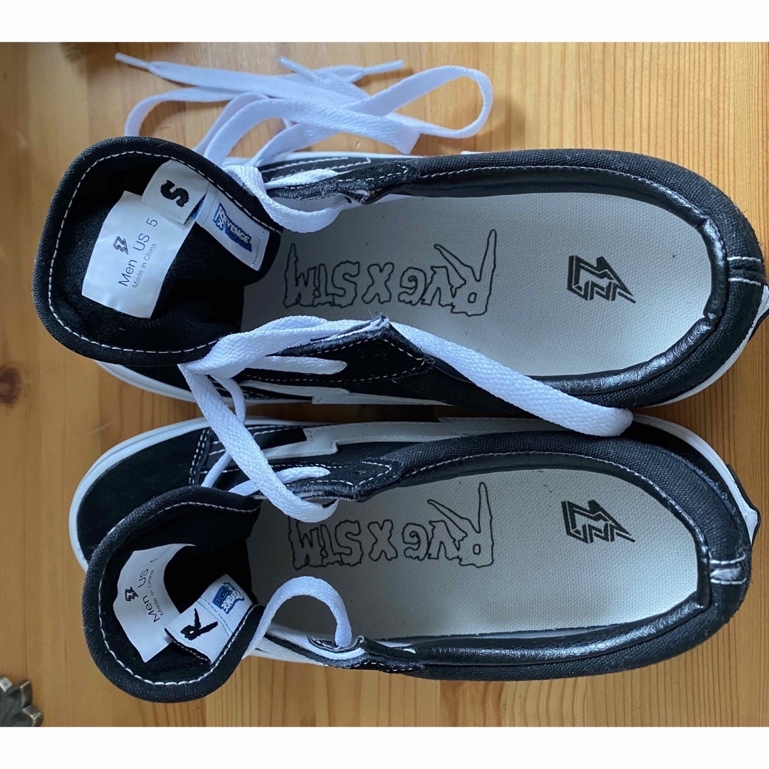 REVENGE x STORM(リベンジストーム)の 未使用品　REVENGE X STORM 23センチ　黒 レディースの靴/シューズ(スニーカー)の商品写真