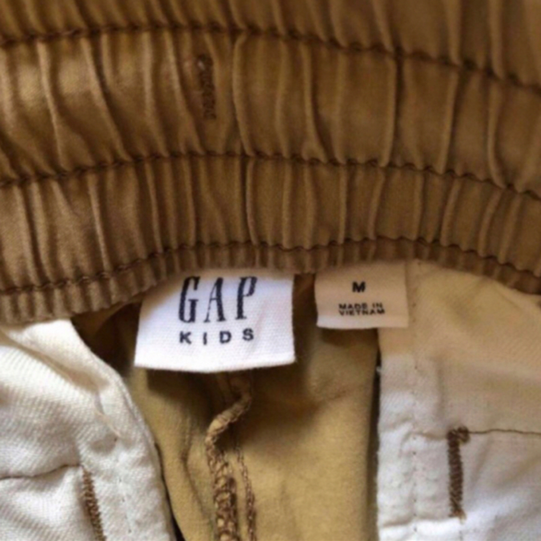 GAP Kids(ギャップキッズ)のGAP ギャップキッズ　パンツ １３０cm ベージュ キッズ/ベビー/マタニティのキッズ服男の子用(90cm~)(パンツ/スパッツ)の商品写真