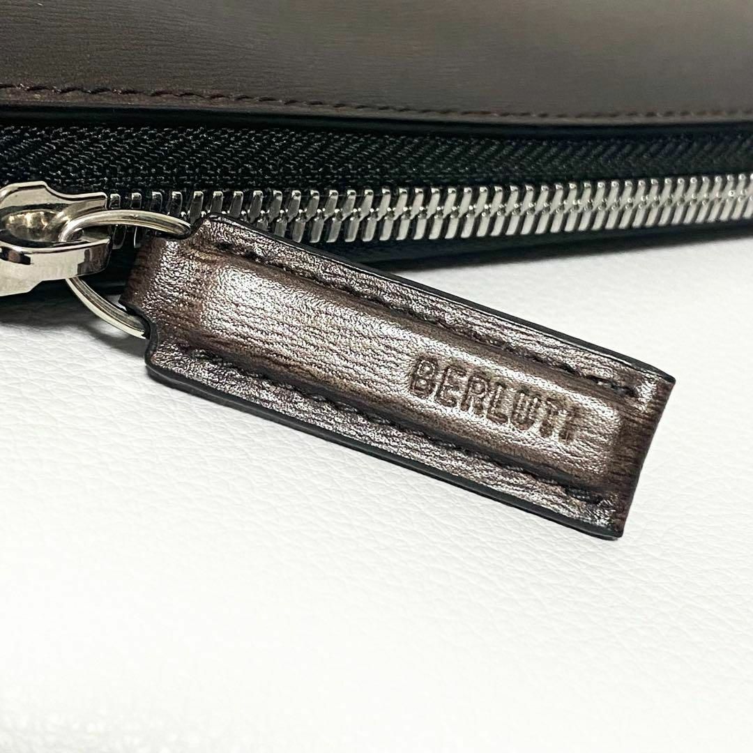 Berluti(ベルルッティ)のベルルッティ ニノGM クラッチバッグ ブラウン メンズのバッグ(セカンドバッグ/クラッチバッグ)の商品写真