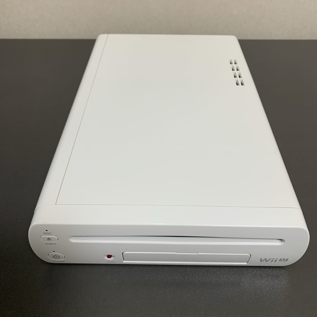 任天堂(ニンテンドウ)のNintendo Wii U 32GB SHIRO 本体のみ エンタメ/ホビーのゲームソフト/ゲーム機本体(家庭用ゲーム機本体)の商品写真