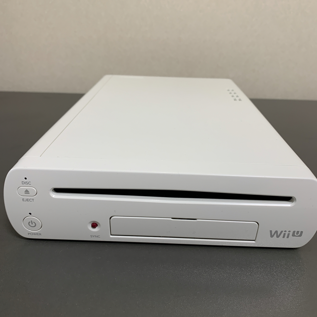 任天堂(ニンテンドウ)のNintendo Wii U 32GB SHIRO 本体のみ エンタメ/ホビーのゲームソフト/ゲーム機本体(家庭用ゲーム機本体)の商品写真