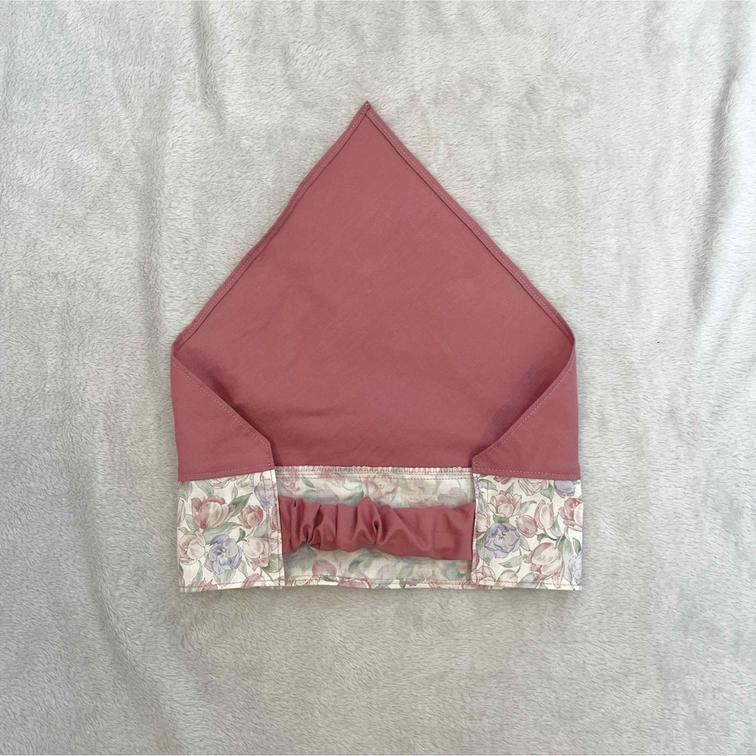 キッズエプロン&三角巾　2点セット　ハンドメイド　花柄　ピンク ハンドメイドのキッズ/ベビー(ファッション雑貨)の商品写真