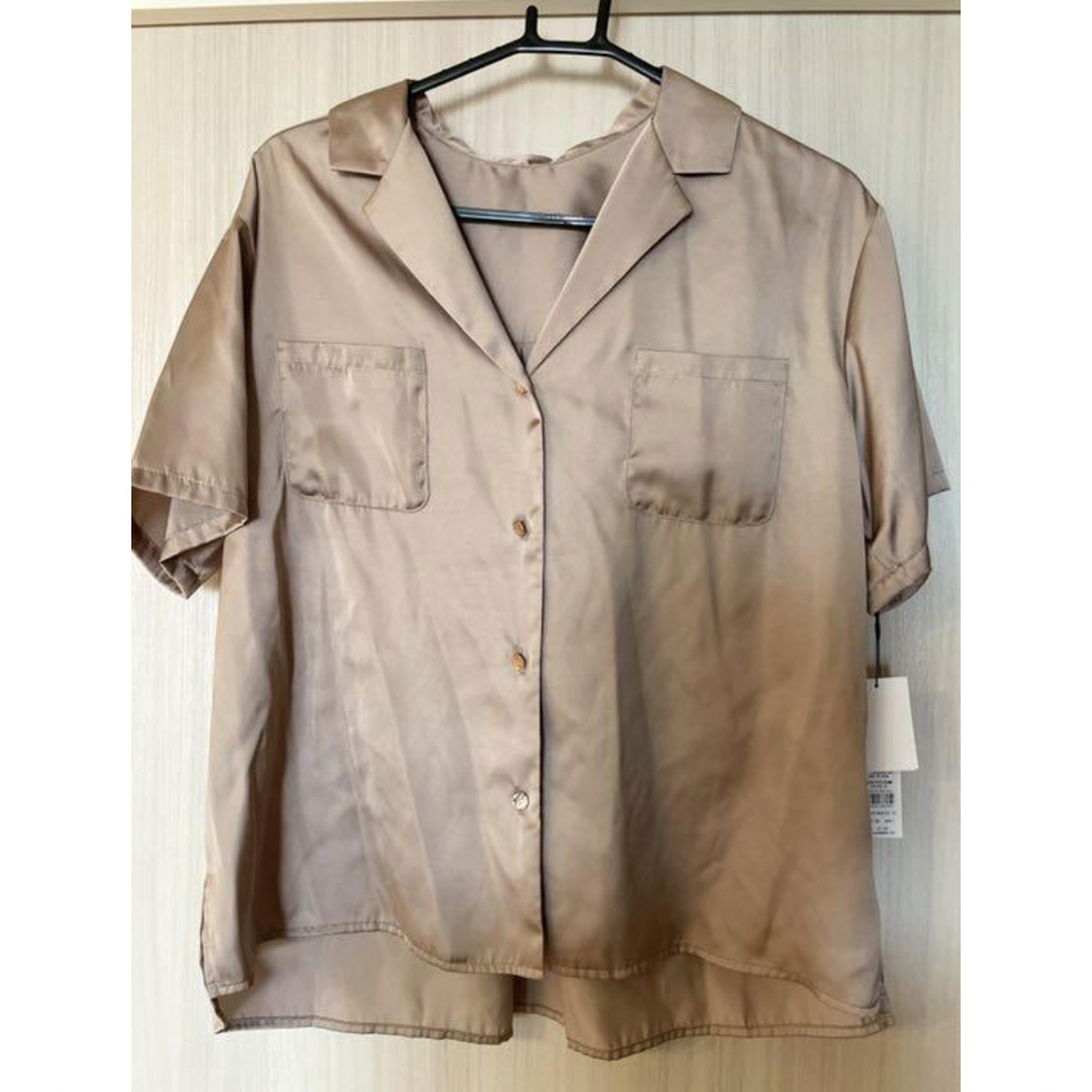 resexxy 定価7150リゼクシーハーフスリーブサテンシャツ　トップス　半袖 レディースのトップス(Tシャツ(半袖/袖なし))の商品写真