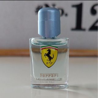 フェラーリ(Ferrari)のフェラーリ　ライトエッセンス　オーデトワレ　4ml ミニ香水(香水(男性用))