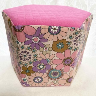 牛乳パック椅子　レトロな花柄　ピンク