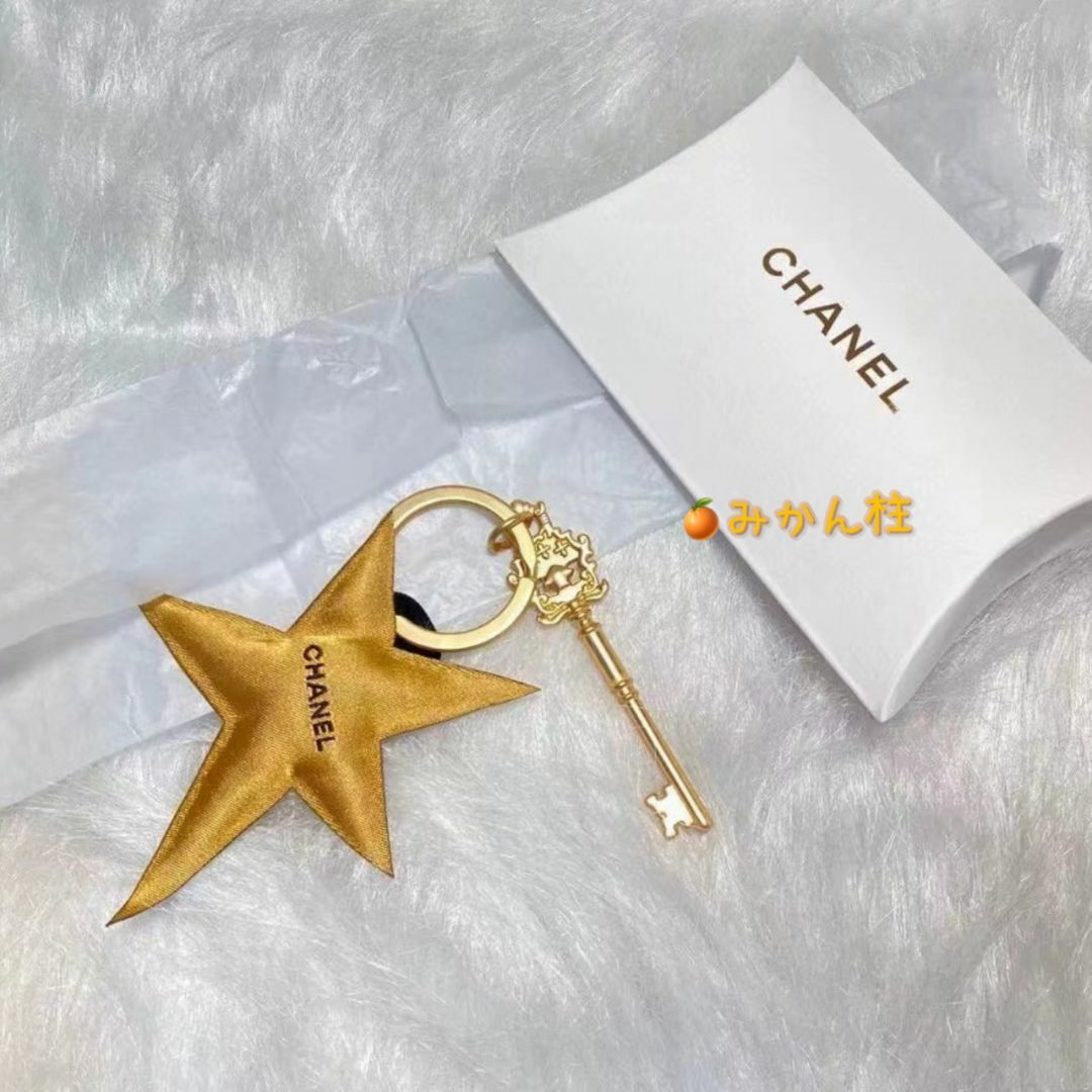 CHANEL(シャネル)の【未開封新品】 CHANEL  キーチャー厶 スター コメット ノベルティ  レディースのアクセサリー(チャーム)の商品写真