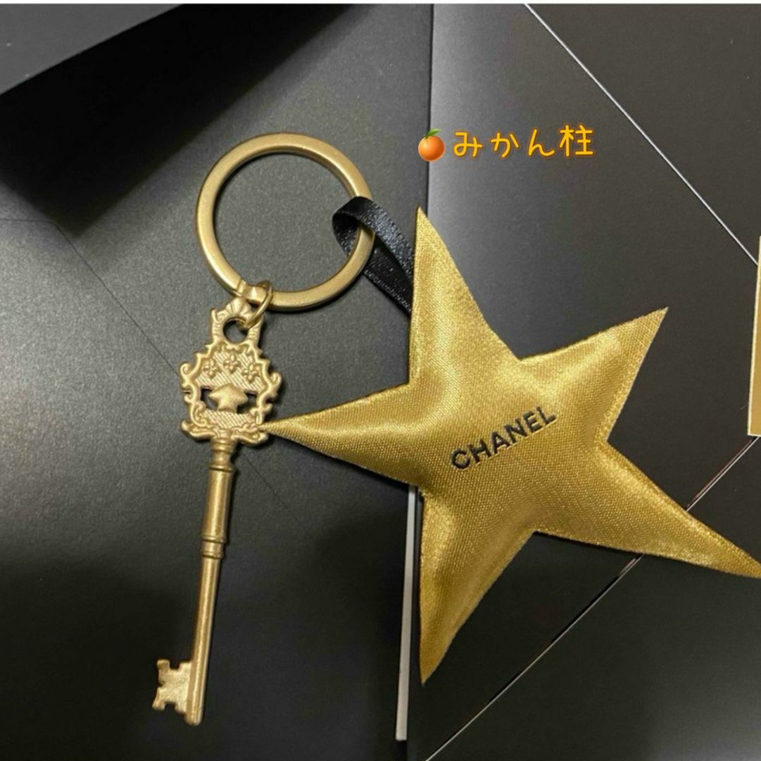 CHANEL(シャネル)の【未開封新品】 CHANEL  キーチャー厶 スター コメット ノベルティ  レディースのアクセサリー(チャーム)の商品写真