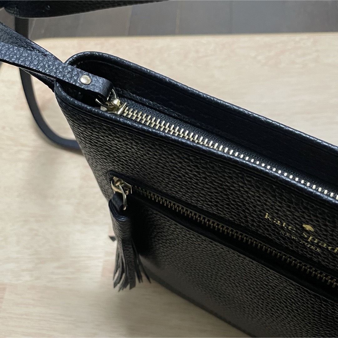 kate spade new york(ケイトスペードニューヨーク)のKate spade ショルダーバッグ　タッセル　WKRU 4073 ブラック レディースのバッグ(ショルダーバッグ)の商品写真