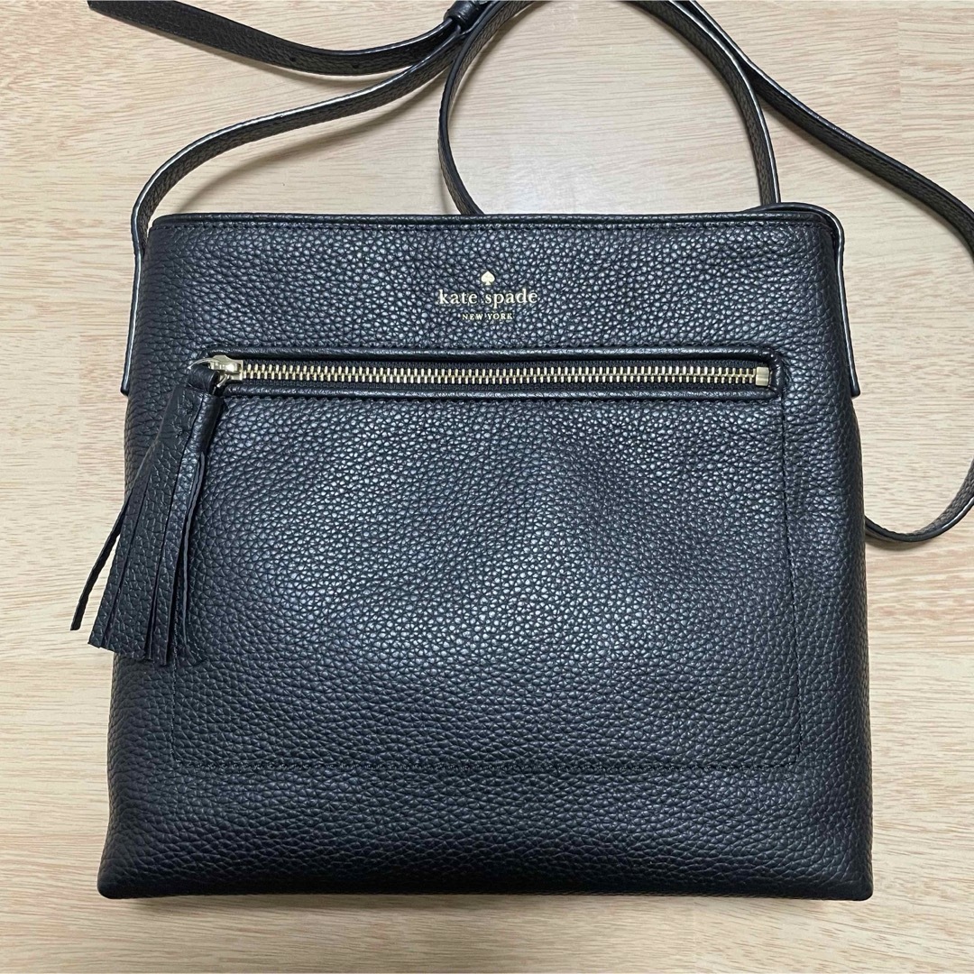 kate spade new york(ケイトスペードニューヨーク)のKate spade ショルダーバッグ　タッセル　WKRU 4073 ブラック レディースのバッグ(ショルダーバッグ)の商品写真