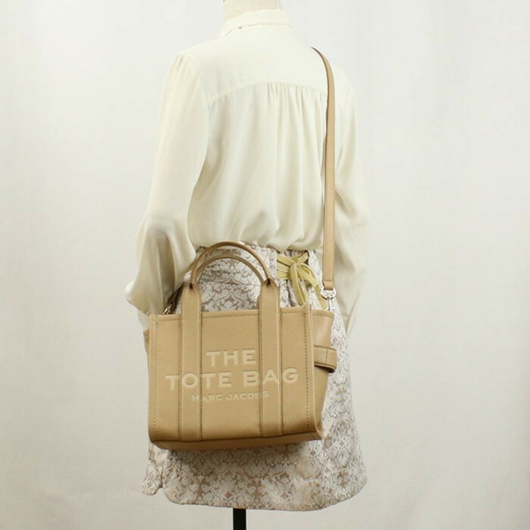 MARC JACOBS(マークジェイコブス)のマークジェイコブス トートバッグ H009L01SP21　230 CAMEL レディースのバッグ(トートバッグ)の商品写真