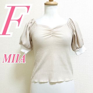 ミーア(MIIA)のミーア　半袖カットソー　F　ベージュ　ホワイト　きれいめオフィスカジュアル(カットソー(半袖/袖なし))