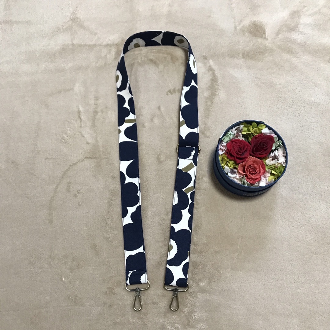 marimekko(マリメッコ)のマリメッコ    生地　ハンドメイド　2023FWカラー　ショルダーストラップ ハンドメイドのアクセサリー(キーホルダー/ストラップ)の商品写真