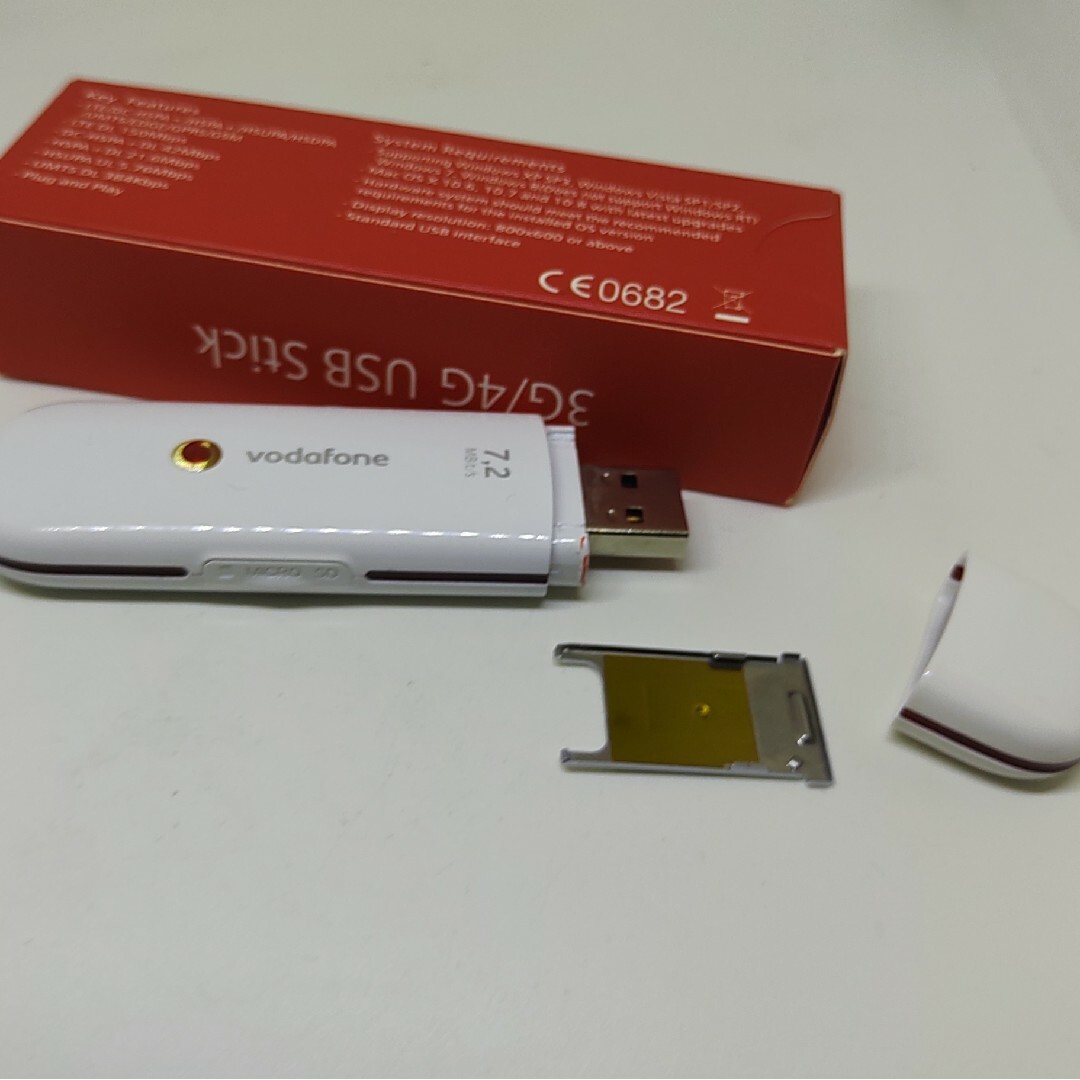 NTTdocomo(エヌティティドコモ)のSIMフリー K3765 vodafone USB stick USBドングル スマホ/家電/カメラのPC/タブレット(PC周辺機器)の商品写真