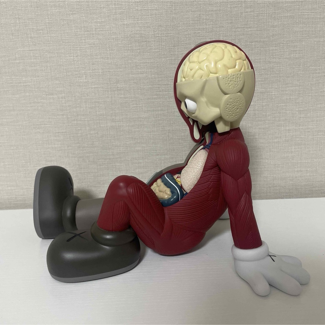 MEDICOM TOY(メディコムトイ)のKAWS RESTING PLACE VINYL figure uniqlo エンタメ/ホビーのフィギュア(その他)の商品写真